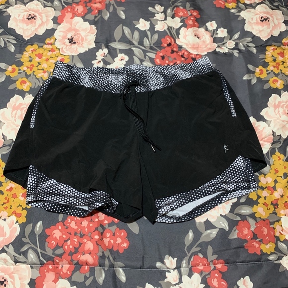 Shorts - Picture 2 of 3